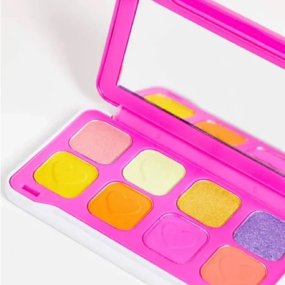 Makeup Revolution X Love Island Dynamic Eyeshadow Palette My Type On Paper